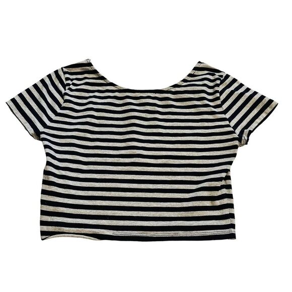 10/$25🦋 Forever 21 Gray & Black Striped Short Sleeve Crop Top - Size Large - Picture 7 of 13